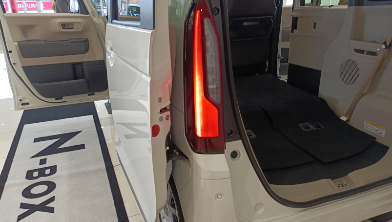 N-Box展示車リアライト