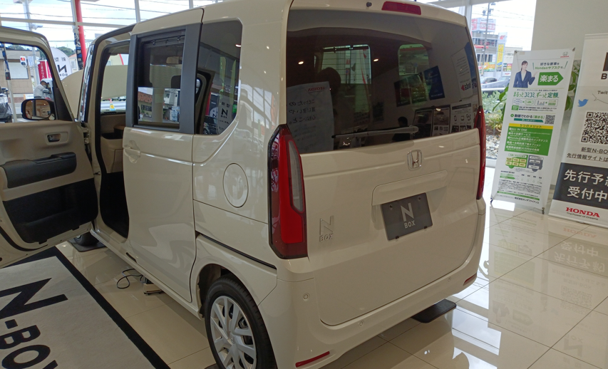 N-Box展示車リアビュー
